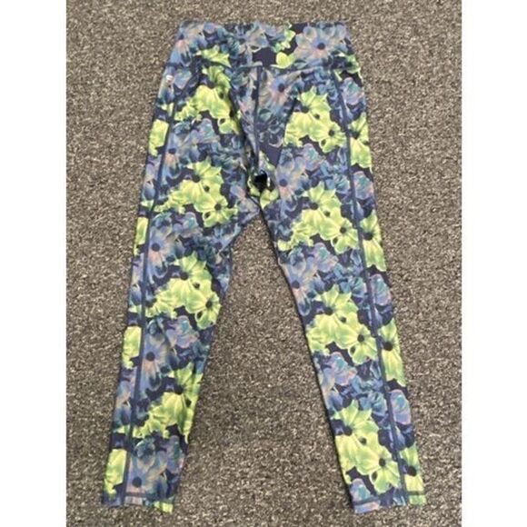 Fabletics Women's Superbloom Define PowerHold® Mid-Rise Capri Leggings Medium - Picture 9 of 10